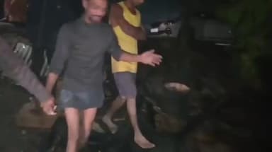 कस्बा: बीती रात कसबा वार्ड नंबर 7 में एक दुकान में आग लग गई