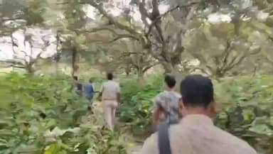 রানিনগর ১: ইসলামপুর থানা এলাকায় ইসলামপুর থানার পুলিশ ও ডিআইবি টিম ডিপ সার্চ মেটাল ও ডগ ইসকর্ট এর সাহায্যে বোম খুজলেন