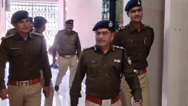 बागली: पुलिस उपमहानिरीक्षक उज्जैन रेंज श्री नवनीत भसीन ने कन्नौद थाने का किया औचक निरीक्षण