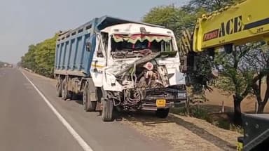 देवरी: महाराजपुर में नेशनल हाईवे 44 पर डंपर कंटेनर से टकराया, ड्राइवर गंभीर घायल