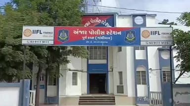 અંજાર: શહેરી વિસ્તારમાં વાંકાનેરના યુવાન પાસેથી ત્રણ લાખ બળજબરીથી કઢાવી લેવાયા