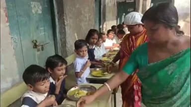 খেজুরি ২: শুভেন্দু অধিকারীর আনুকূল্যে নন্দীগ্রাম BM বালিকা প্রাথমিক বিদ্যালয়ের ছাত্র ছাত্রীরা মিড ডে মিলে পেল মাছ,এবং মিষ্টি