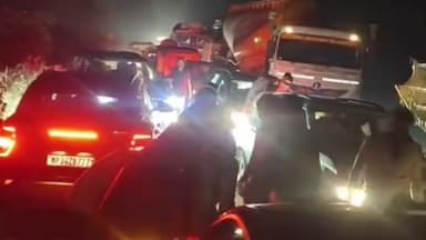 दमयंती नगर: दमोह-सागर मार्ग पर बांसा टोल प्लाजा के पास 2 कारों की भिड़ंत, 2 किमी तक लगा जाम