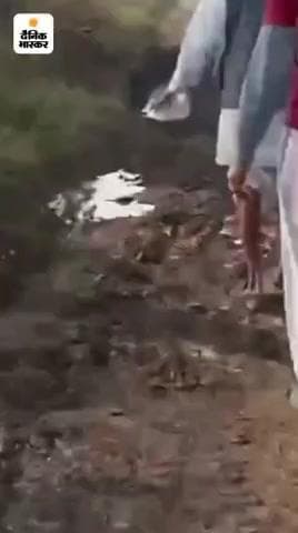 वर्तमान में रवि की फसल करने के लिए कृषि साधनों को ले जाने में पूर्ण रूप से बाधा उत्पन्न हो रही है