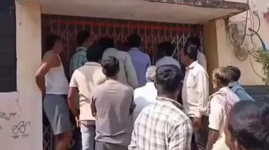 ఆందోల్: శివంపేట లో పంచాయతీ అధికారులను బంధించిన రైతులు