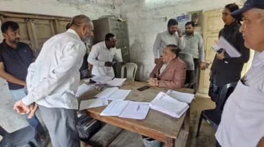 તાલાળા: ગીરસોમનાથ જીલ્લા ચુટણી અધીકારી અને જીલ્લા કલેક્ટર દ્રારા તાલાલા વિધાનસભા મતવિસ્તાર ના મતદાનમથકોની મુલાકાત લીધી