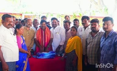 బల్మూర్: బల్మూరులో ఇందిరమ్మ మహిళా శక్తి చీరల పంపిణీ చేసిన ఎమ్మెల్యే డాక్టర్ వంశీకృష్ణ