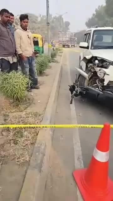 सिरसा: शहर के डबवाली रोड पर स्कॉर्पियो और बाइक की टक्कर, सूचना पाकर मौके पर पहुंची डायल 112 पुलिस