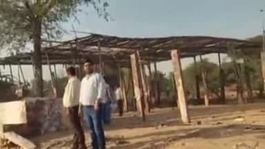 शेरगढ़: शेरगढ़ में अवैध कपड़ा धुलाई की 5 फैक्ट्रियां ध्वस्त, प्रशासन और प्रदूषण बोर्ड की टीम ने अभियान चलाया