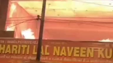 रोहतक: रोहतक-झज्जर रोड पर फर्नीचर की दुकान में लगी आग, लाखों का नुकसान, फायर ब्रिगेड ने पाया काबू