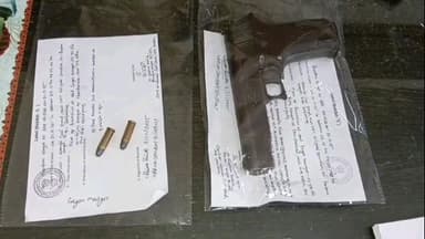 মাটিগাড়া: অটোমেটিক পিস্তল ও দুটি তাজা কার্তুজ সহ শিলিগুড়ির এলাকায় নামচি বাসস্ট্যান্ডের কাছ থেকে গ্রেফতার যুবক