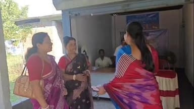 খড়িবাড়ি: খড়িবাড়ি ব্লকের বুড়াগঞ্জ অঞ্চলে তৃণমূলের হেল্পডেস্কে SIR সংক্রান্ত কাজের পরিদর্শনে পাপিয়া ঘোষ