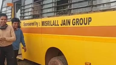 जगन्नाथपुर: जगन्नाथपुर में भीषण सड़क हादसा: कॉलेज बस और हाईवा की टक्कर में ड्राइवर सहित कई छात्र घायल