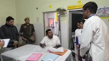 महोली: जिला अधिकारी का जनपद में औचक निरीक्षण अभियान जारी, पिसावा स्वास्थ्य केंद्र का किया निरीक्षण और कार्रवाई