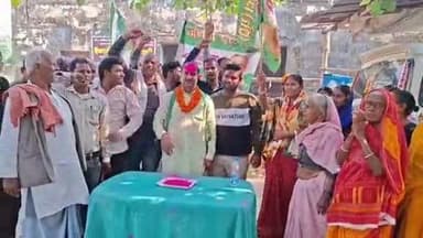 अस्थावां: श्रवण कुमार को चौथी बार मंत्री बनाने की खुशी में अस्थावां में जदयू कार्यकर्ताओं ने मनाया जश्न