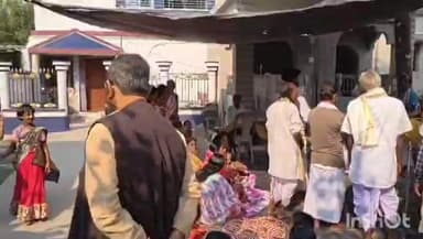 হিলি: হিলি ব্লকের খারুনে তিন প্রহর সংকীর্তনে বালুরঘাটের বিধায়ক অশোক লাহিড়ীর উপস্থিতিতে আধ্যাত্মিক পরিবেশে উৎসাহিত স্থানীয়রা