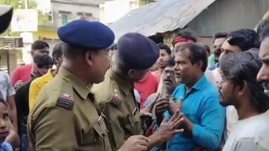 পূর্বস্থলী ২: লক্ষীপুরে টোটো রাখাকে কেন্দ্র করে বিবাদ, টোটো বন্ধ করে প্রতিবাদ টোটো চালকদের, এলাকায় উত্তেজনা, ঘটনাস্থলে RPF