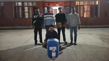 सफीदों: सफीदों क्षेत्र के रोहड़ गांव से 20 लीटर कच्ची शराब के साथ एक आरोपी गिरफ्तार