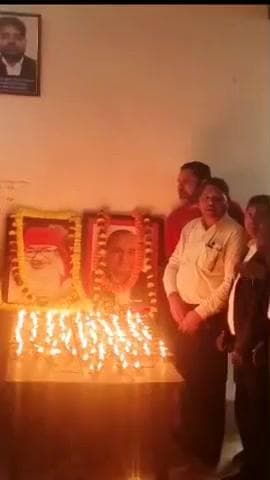 राजातालाब: अधिवक्ताओं ने जयंती की पूर्व संध्या पर लोक बंधु राज नारायण और धरतीपुत्र मुलायम सिंह यादव को किया याद