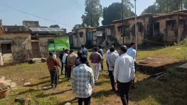 अक्कलकुवा: जि प मुख्य कार्यकारी अधिकारी नमन गोयल यांची दाब प्राथमिक आरोग्य केंद्र सरप्राईज भेट.