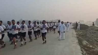 समस्तीपुर: यातायात डीएसपी द्वारा पुलिस केंद्र में नवनियुक्त सिपाहियों को 8 किलोमीटर दौड़ाया गया