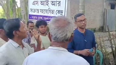 জলপাইগুড়ি: জলপাইগুড়িতে BLO র সই করে SIR র ফর্ম তুলছে নাবালক ছেলে, আটক করে বিক্ষোভ