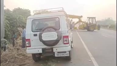 ডেবরা: আষাড়ী সংলগ্ন এলাকায় ১৬ নং জাতীয় সড়কের পাশে নিয়ন্ত্রণ হারিয়ে উলটে গেলো মাল বোঝাই লরি