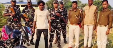 फुलपरास: अंधरामठ पुलिस और एसएसबी की संयुक्त कार्रवाई, 120 बोतल शराब व बाइक के साथ एक नेपाली तस्कर गिरफ्तार