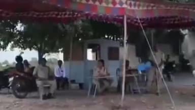 దామరచర్ల: దామరచర్ల వాడపల్లి చెక్ పోస్టులను వద్ద అక్రమంగా ఇసుక తరలిస్తున్న లారీల పట్టివేత