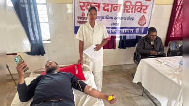 सेन्हा: सामुदायिक स्वास्थ्य केंद्र में रक्तदान शिविर, 11 रक्तदाताओं ने स्वेच्छा से रक्तदान कर जरूरतमंदों की मदद की