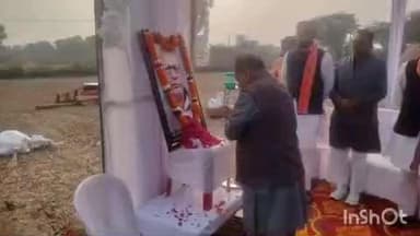 रायपुर कर्चुलियान: सेमरिया विधायक अभय मिश्रा हरिहरपुर ने पूर्व सरपंच के पिता के निधन पर दी श्रद्धांजलि