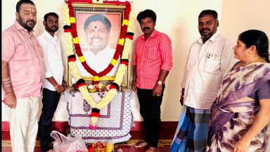 காஞ்சிபுரம்: நத்தப்பேட்டை ஊராட்சி மன்ற முன்னாள் தலைவர் சங்கர் நினைவு நாளை ஒட்டி திமுக அயலக அணி அமைப்பாளர் அவரின் திருவுருவப்படத்திற்கு மலர் தூவி மரியாதை செய்தார்