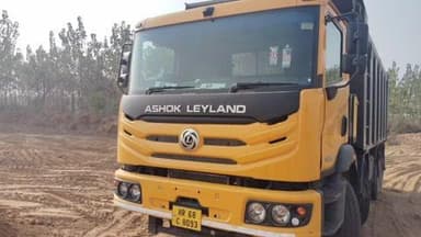 पंचकूला: रायपुर रानी क्षेत्र में अवैध माइनिंग, पंचकूला पुलिस ने छापा मारकर 1 जेसीबी व 1 टिप्पर किया जब्त