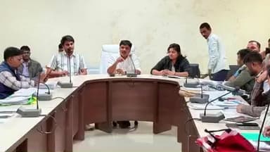 ધાનપુર: જિલ્લાના ધાનપુર મામલતદાર કચેરી ખાતે બી.એલ.ઓ.એસની સમીક્ષા બેઠક યોજાઈ