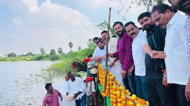 పెన్పహాడ్: మత్స్యకారుల అభివృద్ధికి ఉచిత చేప పిల్లల పంపిణీ:పెన్పహాడ్ మండల కేంద్రంలో మార్కెట్ కమిటీ చైర్మన్