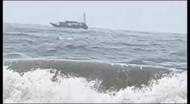 நாகப்பட்டினம்: வங்க கடலில் புயல் சின்னம் எதிரொலி 24 ஆம் தேதி முதல் மறு அறிவிப்பு வரும் வரை மீனவர்கள் கடலுக்கு செல்ல தடை விதித்து உத்தரவு