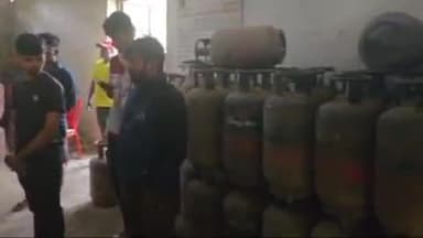 पताही: जिहुली स्थित पासवान इंडियन गैस एजेंसी के गोदाम से अज्ञात चोरों ने 143 गैस सिलेंडर की चोरी की, पुलिस जांच में जुटी