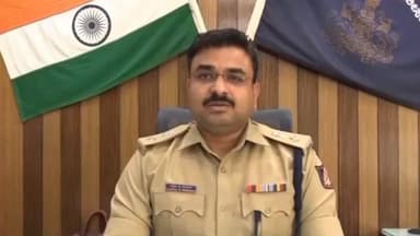 ಕೊಲ್ಹಾರ: ಮುತ್ತಗಿ ಕ್ರಾಸ್ ಬಳಿ ಒಸಿ ಬರೆದುಕೊಳ್ಳುವಾಗ ಪೊಲೀಸರ ದಾಳಿ : ನಗರದಲ್ಲಿ ಎಸ್ ಪಿ ಲಕ್ಷ್ಮಣ ನಿಂಬರಗಿ