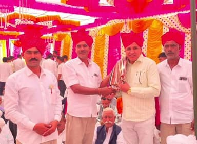 बायतु: बायतु में शनिवार को बाड़मेर जैसलमेर सांसद उम्मेदाराम बेनीवाल ने किया दौरा