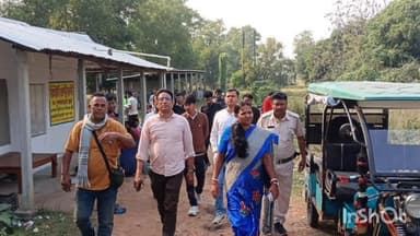 রায়না ১: ধারান এলাকায় একদিবসিয় ফুটবল প্রতিযোগিতায় সংবর্ধনা দিল বিধায়িকা খেলোয়ারদের