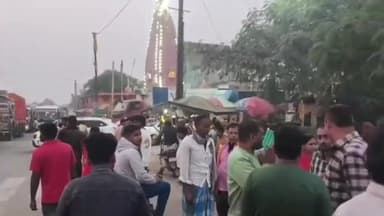 समस्तीपुर: मुसरीघरारी थाना क्षेत्र के चौराहा पर ट्रैफिक जाम में ट्रक ने बाइक को मारी टक्कर, युवक जख्मी