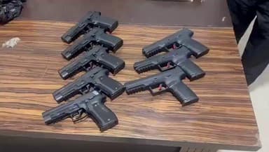 #DELHI: 🚨दिल्ली पुलिस ने पाकिस्तानी #ISI से कनेक्ट हथियार सप्लायर गैंग पकड़ा।
कुल 4 लोगो को गिरफ़्तार किया है ।
10 वि...