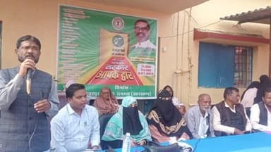 चितरपुर: चितरपुर प्रखंड के पश्चिमी व दक्षिणी पंचायत में 'आपकी योजना, आपकी सरकार, आपके द्वार' कार्यक्रम में उमड़ी भीड़