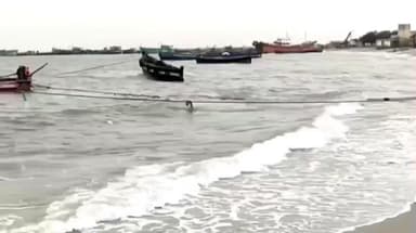 திருச்செந்தூர்: வீரபாண்டியபட்டினம் கடற்கரை பகுதியில் இலங்கைக்கு கடத்த இருந்த ரூ.1 கோடியே 25லட்சம் மதிப்பிலான மாத்திரைகள், ஊசி மருந்துகள் க்யூ பிரிவு போலீசார் பறிமுதல்