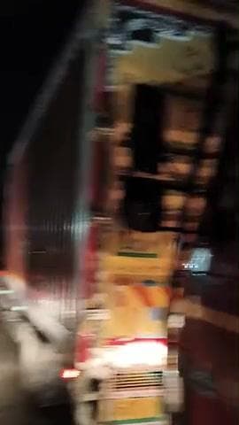 बेला में लगा जाम ट्रक ने लगा रखा रोड किया बन्द पुलिस प्रसाशन की लाह प्रवाही कई घंटे तक तक यातायात रहा बन्द