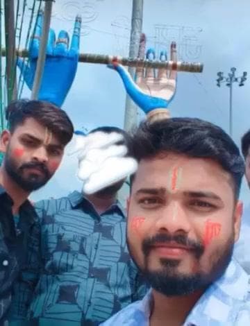 Sonu Naam ka ladka iska friend Nikhil kushvaha ko support Kiya Hai tab Main yahan uske pass Gai Thi Nikhil ke pass to ya