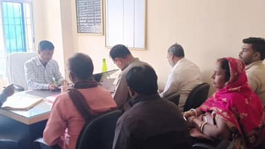 शेखोपुर सराय: शेखोपुर सराय अंचल कार्यालय में जमीनी विवादों के निपटारे के लिए शनिवार को लगा जनता दरबार