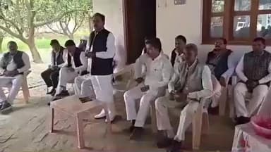 आलापुर: मुलायम सिंह यादव की 86वीं जयंती पर रामनगर में हुई गोष्ठी, आलापुर विधायक ने उनके योगदान से कराया अवगत