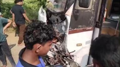 ଚାନ୍ଦବାଲି: ଭଦ୍ରକ ପୀରହାଟ ଥାନାଧିନ କମାରିଆ ଛକ ନିକଟରେ ସ୍କୁଟି ଓ ବସ ଧକ୍କାରେ ଘଟଣା ସ୍ଥଳରେ ଦୁଇ ମୃତ