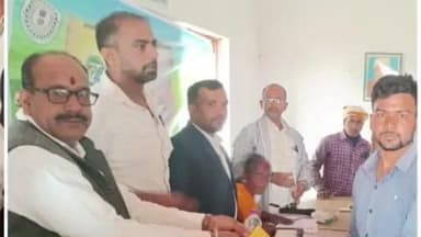 चौपारण: चोरदाहा पंचायत में सरकारी सेवाओं का शिविर, छात्रों को मिला स्टूडेंट कार्ड